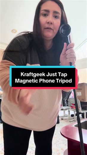 I can’t be bothered with the spring loaded phone holders or the tripods that I have to stick my finger in to open. I’m a diva. What can I say? #PhoneStand #PhoneTripod #PhoneHolder #CreatorTools #TikTokShopCreator