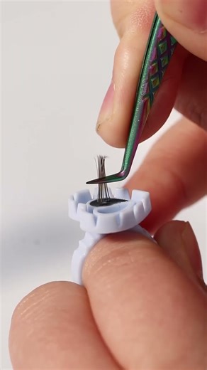 Brown Hair Rubber Ring Flowering#lashes#classiclashes #lashtech