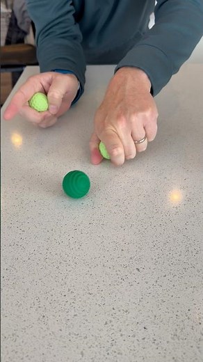 Magnetic silicone fidget balls 🟢🟡