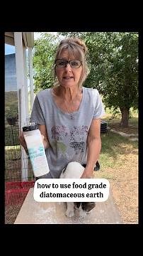 How to Use Food Grade Diatomaceous Earth on Cats and Dogs for Flea and Tick Control