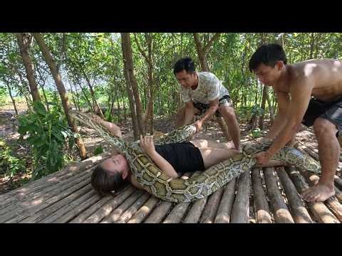 Massive Python Coils Around Young Woman on Bamboo Bed Incredible Rescue Caught on Camera