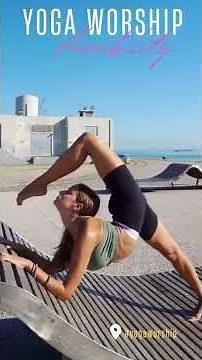 Yoga | This is incredible AND beautiful - beach stretching
