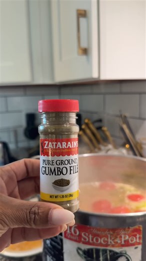 Ashleigh | Alabama Girleigh on Instagram: "Note to remember!! Gumbo is Creole NOT Cajun. I’ll give you a history lesson on the difference if you’re interested! In the meantime, enjoy my mamas famous recipe of gumbo! I think I make her proud when I make it! Do you eat gumbo? Let me know in the comments if you want the full recipe and I’ll send it to your DM! Seasonings: @zatarains @tonychacheres @conecuhsausagecompany @badiaspices and my mamas special blend. #creole #gumbo #creolegirl #seafoodgum