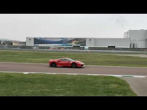 Ferrari F8 Tributo Launch Control!