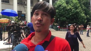 WATCH | 'Gusto kong maputol ang cycle ng kahirapan':  Janitor-turned-election assistant passes bar