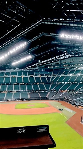 エスコンの象徴。TOWER 11 2Fが放つ「革新」の記録。世界初の球場内サウナ受付と、レジェンドの真実。✨ Landmark Floor: 2F TOWER 11.