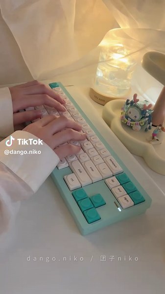 Creamy Lego-Inspired Keycaps for Custom Keyboards