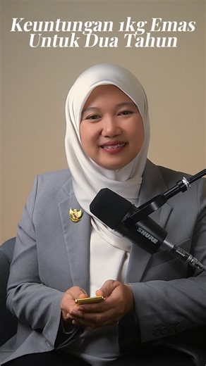 Dr Siti Public Gold on Instagram: "𝐊𝐄𝐔𝐍𝐓𝐔𝐍𝐆𝐀𝐍 𝟏𝐊𝐆 𝐄𝐌𝐀𝐒 𝐔𝐍𝐓𝐔𝐊 𝐃𝐔𝐀 𝐓𝐀𝐇𝐔𝐍 Mari kita lihat keuntungan simpanan 1kg emas dalam masa 2 tahun. Gold bar 1kg keluaran Public Gold dijual pada harga RM278,966 pada Januari 2023. Hari ini, selepas 2 tahun, jika gold bar 1kg ini dijual semula kepada Public Gold, anda akan dapat bayaran bersih sebanyak RM442,204 selepas tolakan spread 6%. RM442,204 - RM278,966 bersamaan dengan RM163,238 atau 58% keuntungan bersih gold bar 1kg ini