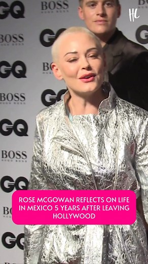 Five years after leaving Hollywood behind, Rose McGowan says she’s found peace—and joy—in Mexico. 🇲🇽 Speaking at 90s Con 2025, the Charmed star opened up about her quiet new life, saying she moved to Mexico for “silence” and a break from years of public speaking. “My favorite word in Spanish is alegría—joy—and there’s so much of that here,” she shared. Though the early language barrier was tough, Rose now calls Mexico “healing” and says she’ll never return to the U.S. (Via: Getty) | Hollywood