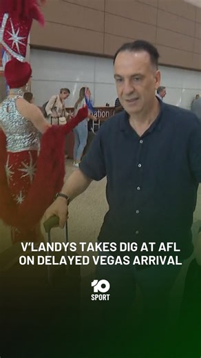 Are the code wars taking to the skies? Australian Rugby League Commission Chairman Peter V’landys has joked that “AFL engineers” may have been behind the air conditioning issues that led to his arrival in Las Vegas being delayed. V’landys, along with other rugby league heavyweights, had their flight to Sin City turned back to Sydney following the issues, eventually making it to the US. | 10 Sport