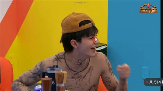 Ay no sol te van a funar 😭😭Entiendo mucho que carlos se sienta tan incómodo con que su sexualidad sea un tema de conversación. Sol es shipper, ella quiere ver a carlos con Naim juntos y YO TAMBIÉN jajajaj no me escondo. #lamansiónvip #LaMansionVip