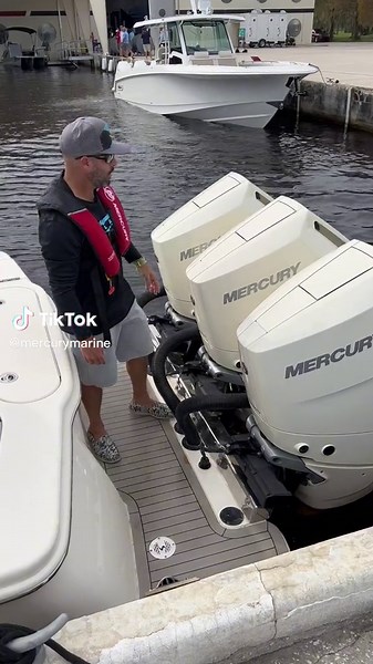 Exploring the Access Hatch of the New V10 400 with Service Interval Info