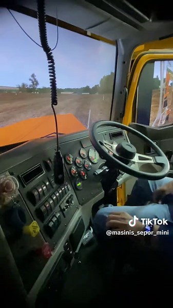 Westrn star truck simulator. #volvotruck #haulingbatubara #westernstar #tambangbatubara