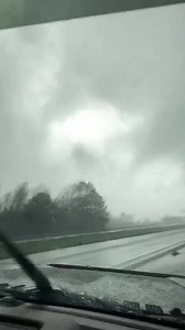 ‪The Lee County tornado crossing US 280 yesterday near Smiths Station. You can see the cell tower collapse at the beginning of the video. From Louis Bridges‬ | James Spann