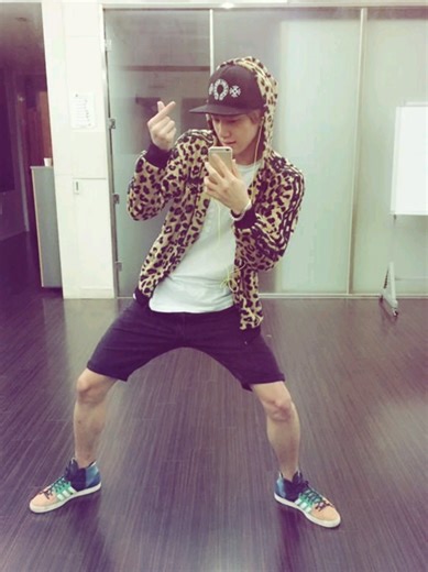 Lee Jun-young (이준영) Sinh ngày: 22 tháng 1 năm 1997 Quốc tịch: Hàn Quốc Nghề nghiệp: Ca sĩ, diễn viên Nhóm nhạc: U-KISS Lee Jun-young (còn được biết đến với nghệ danh Jun) là nghệ sĩ Hàn Quốc đa tài hoạt động trong cả lĩnh vực âm nhạc và diễn xuất. Anh bắt đầu sự nghiệp với vai trò ca sĩ trong nhóm U-KISS trước khi mở rộng sang lĩnh vực phim ảnh và nhanh chóng nhận được sự chú ý nhờ ngoại hình nam tính cùng khả năng diễn xuất linh hoạt. Phim tiêu biểu: Class of Lies (2019) Imitation (2021) May I 