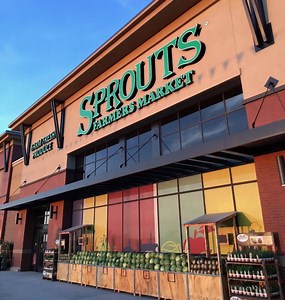 It's official–our new store in Colorado Springs is NOW OPEN! A big thank you to everyone who came out to welcome us to the neighborhood. We're so happy to finally be here and we look forward to serving you 🍎🍇🍋🍍 Click here to learn more about your new location: http://bit.ly/2qG4SvH | Sprouts Farmers Market