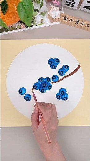 Simple and fun blueberry printmaking! Try it with your kids! #ParentChildCrafts