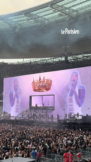 L’arrivée spectaculaire d’Aya Nakamura en hélicoptère pour son premier Stade de France #aya #ayankamura #stadedefrance #sdf