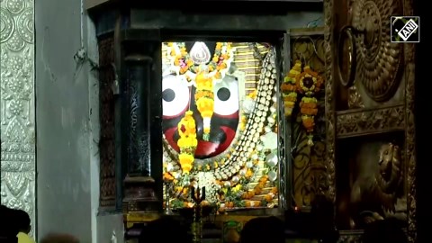 Devotees throng Jagannath Temple on New Year’s in Puri