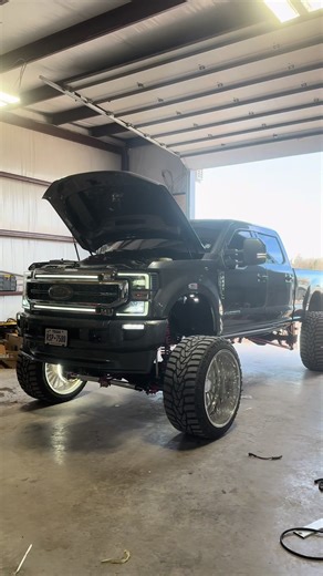 It loves the shop #28 #kingshocks #blowthisup #lift | lifting