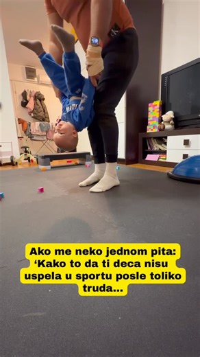 Ivan Djuric on Instagram: "Važno je da zajedno idemo ka cilju. I malo smeha je deo procesa. 😅 Sport se ne gradi savršenim ponavljanjima. Gradi se vremenom, greškama i malo smeha usput. Za decu — i za nas. #decaikretanje #motorickirazvoj #ranirazvoj #zdravopokretanje"