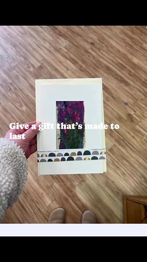 🎁 🎶 “It’s beginning to look a lot like Christmas…” with Audrey McMenemy Textile Artist | Workshops & handcrafted textiles. Bring someone the gift of creativity! From embroidered cards to textile totes, Audrey’s makes are perfect for meaningful stocking fillers. 👉 Find Audrey’s handmade pieces at our Reclaimers shop in the Thistle Centre #StirlingReuseHub #ReclaimersStirling #ShopReused #UpcycledChristmas #SupportLocalMakers #CircularEconomyScotland #ZeroWasteChristmas #HandmadeInStirling #Sus