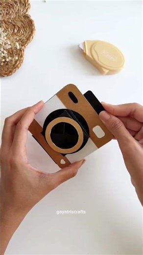 A handmade camera for all our special moments 📷#diygifts #birthdaygift #memorybox #papercrafts #diy
