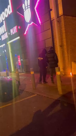 Can u post this as anonymous but 2 kids about 14-15 were tryin to set the grit bin on fire at side of holywood bowl at 10pm using aload of paper then carried in settin cans in fire. #dundee