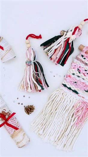 Katie the Macrame Maker on Instagram: "Christmas cuties for your decorating 🎀🎁 Handmade macrame Christmas tree ornaments 🎄"