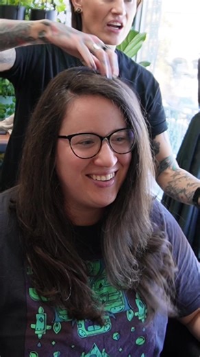 The way those layers totally changed the shape of her hair 👀 ✂️ I love it when we don't lose a ton of length but there's still a big, noticeable difference at the end. Just lightening up the hair but layering worked wonders to give her hair a lot more body and feel less flat at the top. She said she was super frustrated that her hair had sort of a