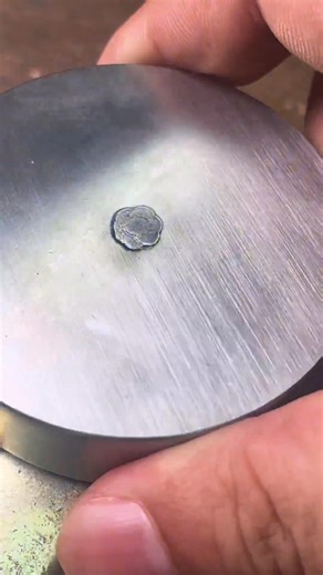 SZ 1800 cold welder SKD11 welding wire cold repair steel mold scratches sandpaper polishing#welding Cold welding machine SZ-1800 has many advantages about cold repairing steel mold scratches with SKD11 welding wires 01. Nearly no heat-affected zone, effectively preventing material deformation 02. Greatly reduce the risk of cracking 03. Greatly reduces the amount of subsequent processing 04. Greatly improved welding repair accuracy 05. High bonding strength, no risk of detachment 06. Easy to oper