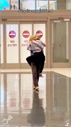 What happens when a long distance relationship meets again 💕#longdistancerelationship #surprise