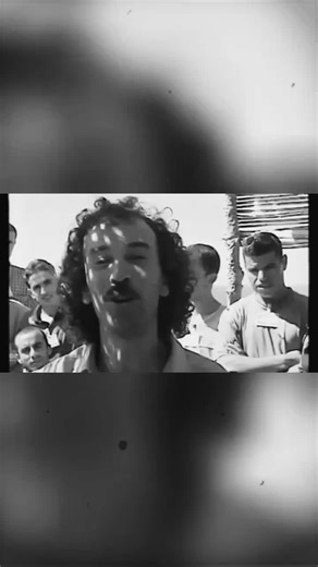 Chanteur Kabyle aux Cheveux Bouclés et Mélodies Arabes