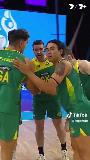 The Aussies get the men’s tournament underway with an awesome dance! 👏👏 #fast5 #netball #australia #dance