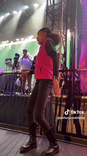 You ever seen ASL for a @Sexyy Red song? Now you have. 🔥🔥🔥 #ASL #SexyyRed #honeylandfestival #houston #fyp