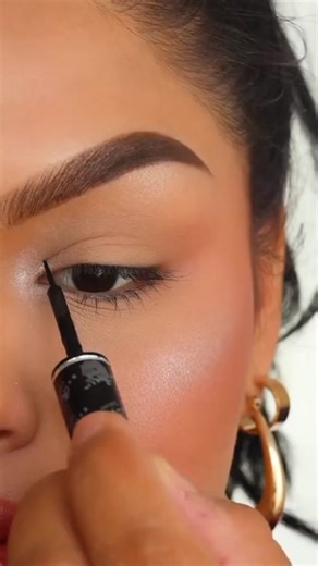 Eyeliner Tutorial: Master the Perfect Winged Look