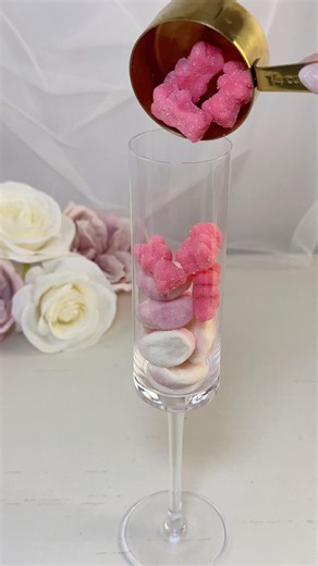 The cutest way to gift candy. #GiftIdeas #DIYGift #PartyFavor #TreatBag #GiftWrapping