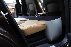 Auto Luftmatratze, Lückenfüller Matratze für Rücksitz, Universal Tragbares Aufblasbare Bett für Lücke mit Luftpumpe für SUV/MVP/Limousinen, zum Arbeiten, Reisen, Camping, Schlafen