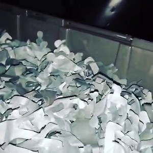 Viva Las Vegas! Great crowd... http://muse.mu/tour-dates.htm #musedrones #confetti | Muse