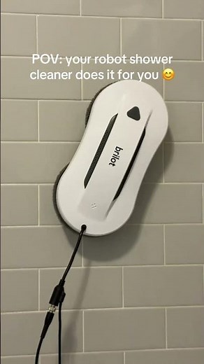 This robot shower cleaner cleans streak-free and stays attached to the wall using anti-slip tech🤩