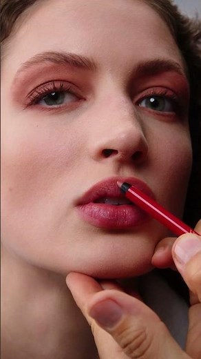 Makeup look from #CarolinaHerreraFall26 runway show