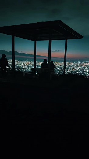 関西に来たら一度は体験してほしいパノラマの夜景🏙✨️ とにかくエモいー！ #夜の景色#夜景#絶景#Osaka#おすすめ
