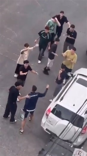 Volvés de la joda con tus amigos, es de madrugada, te cruzas al ayudante de campo de Quilmes afuera del hotel del Cervecero y... 🍻🇦🇷 F U L V O 😅 🎬 @gfgonzalofigueroa | TyC Sports