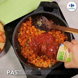 258K views · 3.7K reactions | Gustul tradițional al gulașului de porc este deosebit! Nu trebuie să mergi la restaurant ca să te bucuri de un preparat delicios, ci îl poți găti chiar tu, acasă.  Alege o pulpă de porc  crescut cu grijă, adaugă câteva legume 凌 凜 și invită toată familia la masă! | Carrefour | Facebook