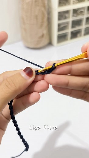 13K views · 177 reactions | Tas bahu rajut navy 臨羅 full tutorial di ytb “Liya Risma”  #crochet #handmade #crochetbag #kreatif #crafts #rajut #diy #tasrajut #reelsfbシ | Liya Risma | Facebook