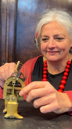 Autoperipateticos c.1890. With the body removed Maria winds it up after our Saturday Salon show this afternoon. I live-streamed it, did anyone see it? @maria.start #robot #ai | The House of Automata