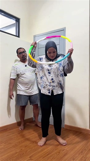 Learning to Hula Hoop Instead of Dancing #funny #hilarious #laughing