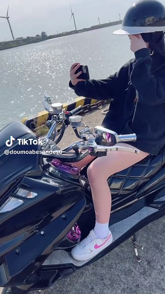 ビクスク女子の魅力と夏のバイクライフ