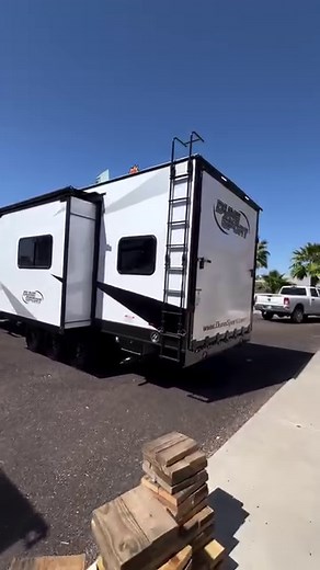 30 FBX-SSHD Heavy Duty Unit 🦍 Too many goodies on this one to touch on. Custom Build yours today! www.dunesport.com Call us anytime (480)357•3863 #mancave #offroad #dunes #polarisrzr #genyhitch #toyhauler #camping #glamis #lifted #hunting #sandrail #sandcar #jeep #prerunner #longtravel #dunesport #moab #offraod #goRVing #americanmade #dunesport #utvunderground #polaris #rv #rvlife #rving #lippert #canamdefender #toyhaulerlife | Dune Sport