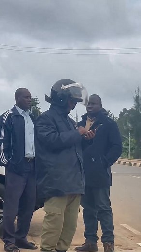 #UpdateNews DPC wa Mbarara Kabwigo yakulembedde akwatta kwa bawagizzi ba National Unity Platform | UG